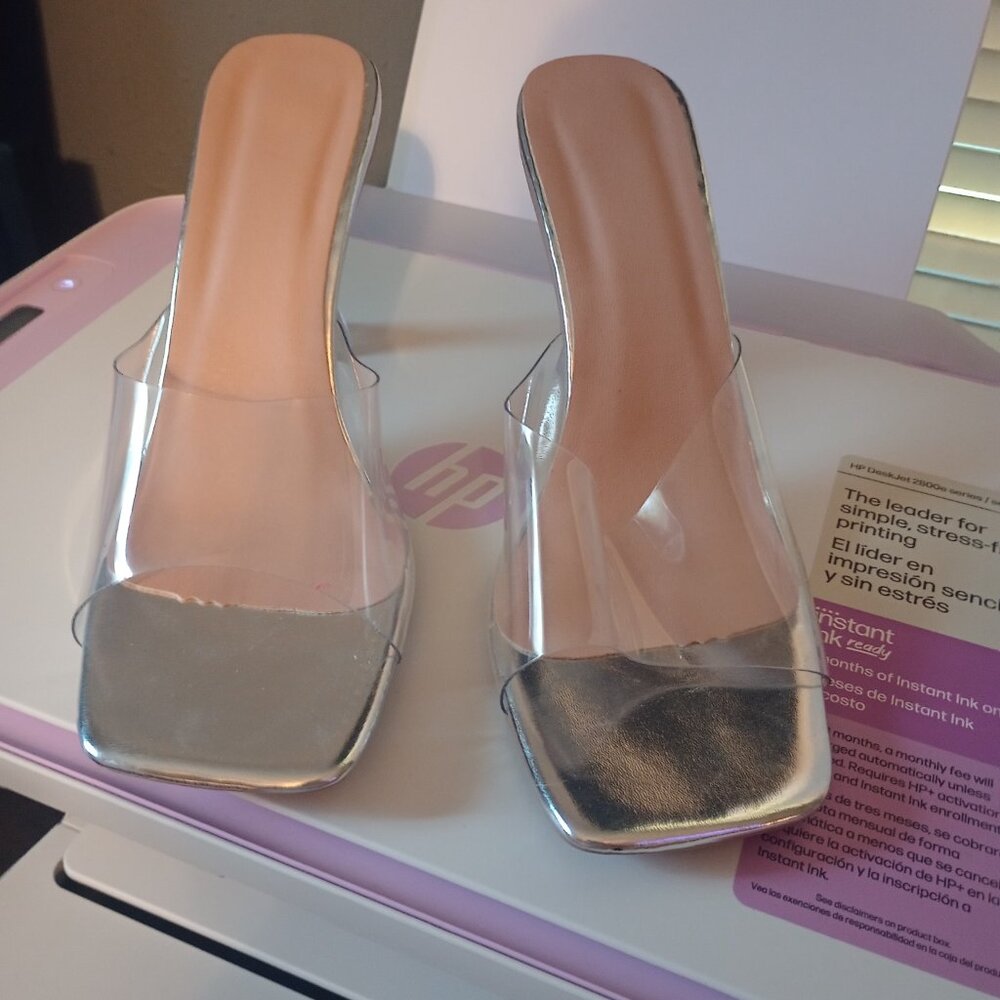 Heels - Picture 4 of 4